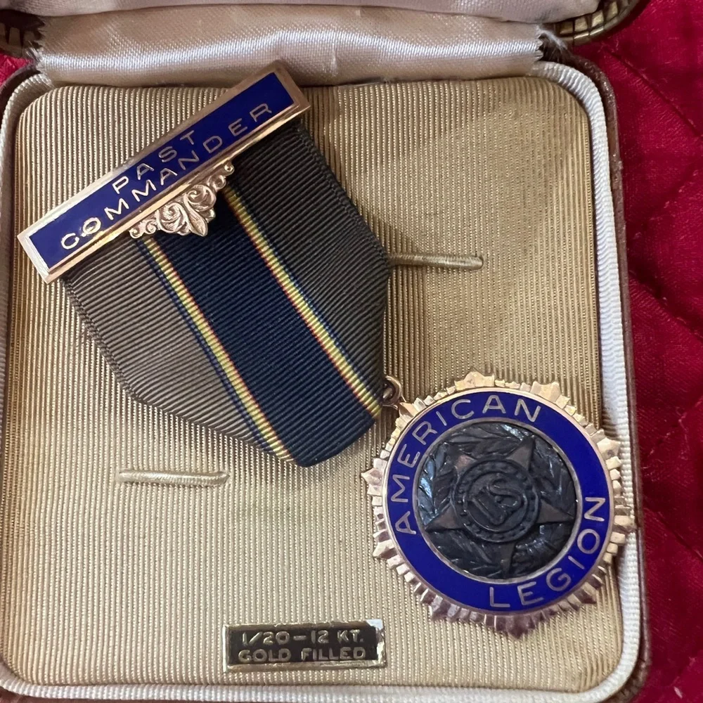American Legion Past Commander Medal Gold Filled - Picture 6 of 7